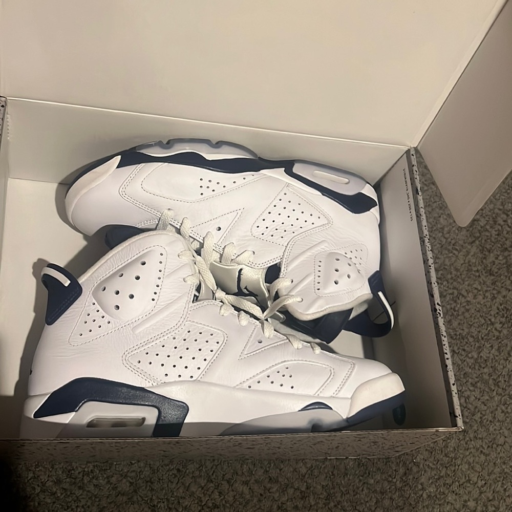 Air Jordan 6. Midnight Navy.